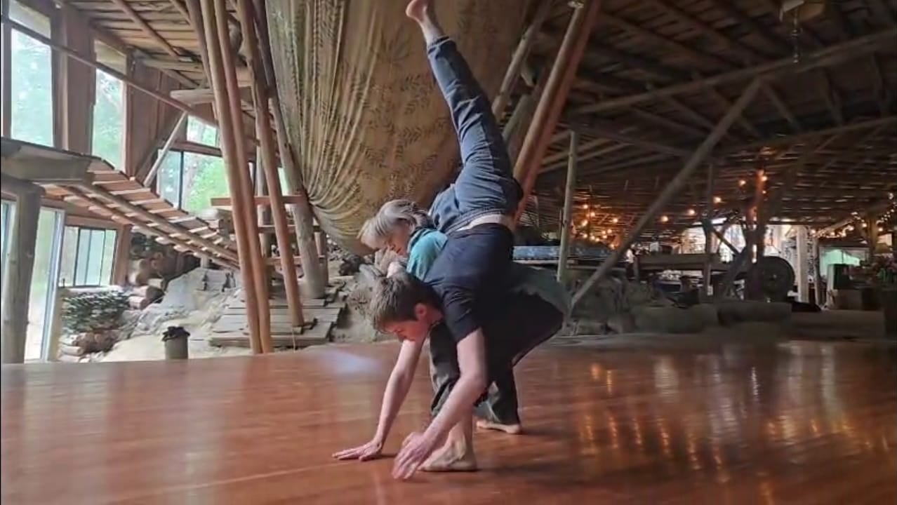 Contact Improvisation Workshop with Laura Doehler